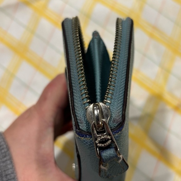 10/$20 Coach Teal Leather Zip Wallet As-is - Picture 5 of 8